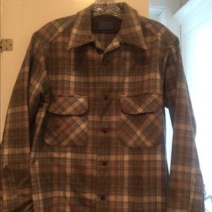 Men’s Pendleton wool button shirt